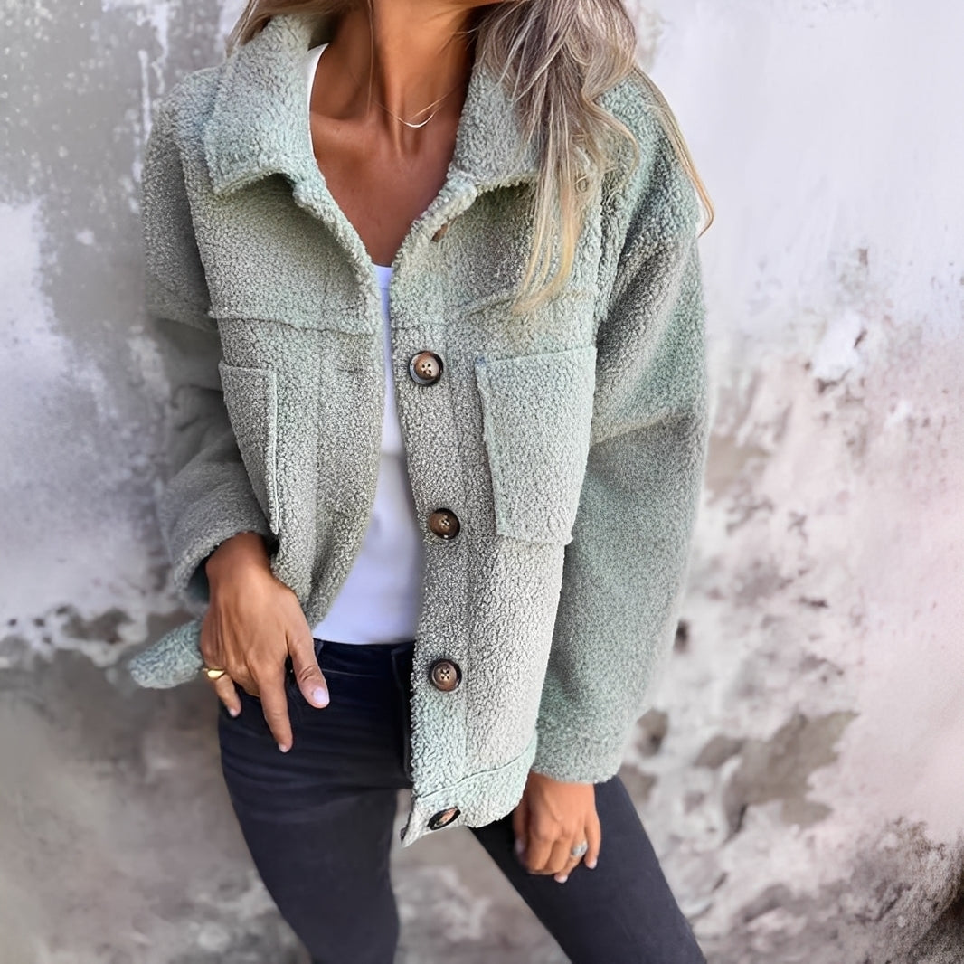 Roupa feminina Dalila: casaco confortável e quente para o inverno. Jaqueta com forro interno, estilo casual.