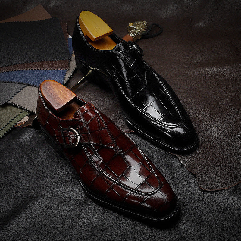 Slipper masculino vinho, calçado elegante e confortável para moda masculina, perfeito para verão e ocasiões formais.