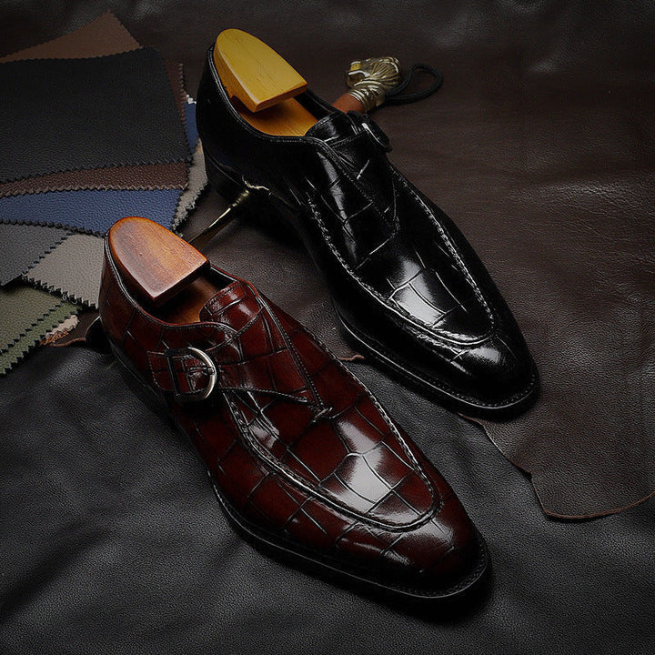 Slipper masculino vinho, calçado elegante e confortável para moda masculina, perfeito para verão e ocasiões formais.