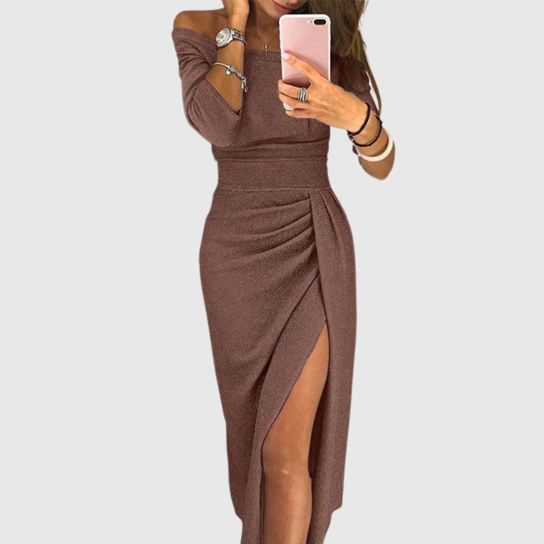 Vestido longo halter feminino com design elegante e caimento fluido, ótimo para diversas ocasiões de moda verão.