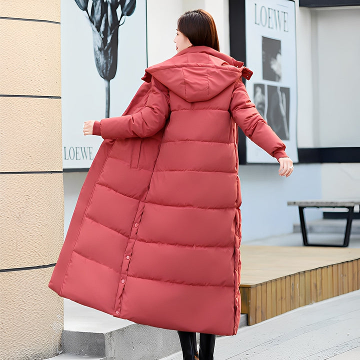 Casaco feminino longo e acolchoado para o inverno. Agasalho quente e elegante, ideal para a moda exterior feminina.