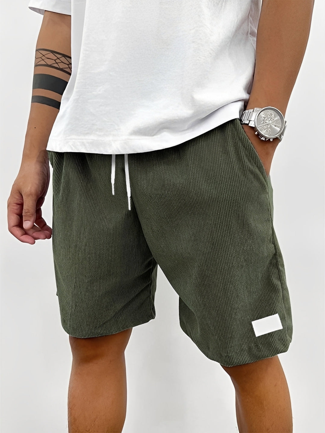 Shorts masculinos casuais de verão, ajuste confortável. Roupa ideal para o calor, estilo descontraído.