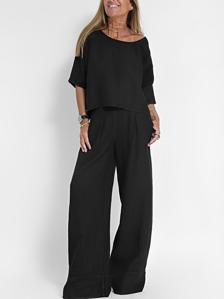 Conjunto de calça e blusa solta feminino, ideal para viagens ou uso diário, proporcionando moda e conforto.