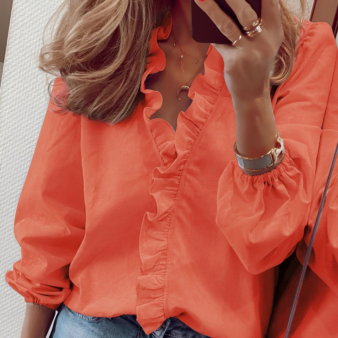 Blusa comprida feminina elegante com babados delicados e decote V, ótima para looks de primavera verão.