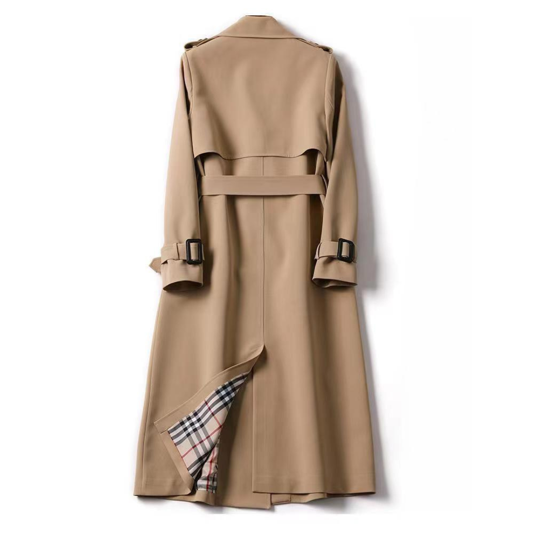 Casaco feminino comprido de estilo clássico em tom neutro, perfeito para moda de outono inverno.