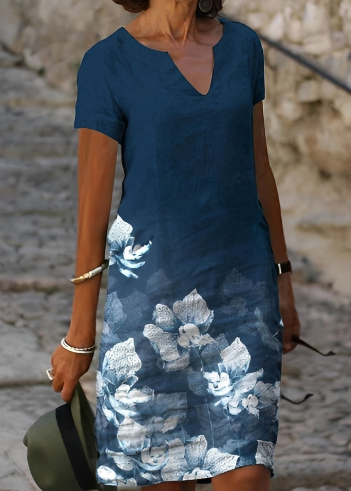 Vestido floral feminino de manga curta, perfeito para o verão. Estilo leve e casual para moda praia.