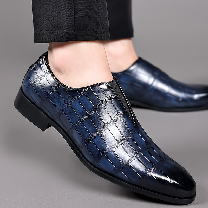 Mocassim formal masculino com padrão de pedra texturizado, ideal para negócios e eventos sociais.