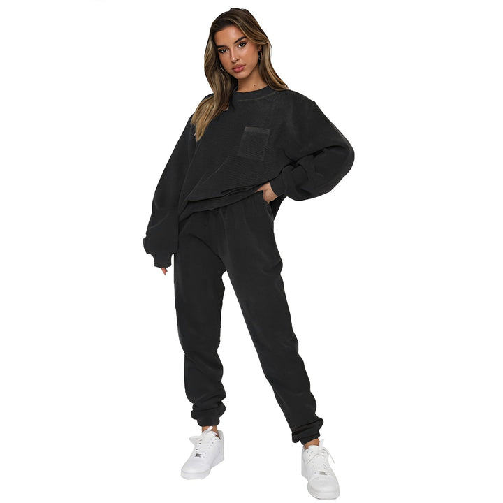 Conjunto feminino de calça e blusa, perfeito para a moda outono. Conforto e estilo despojado.