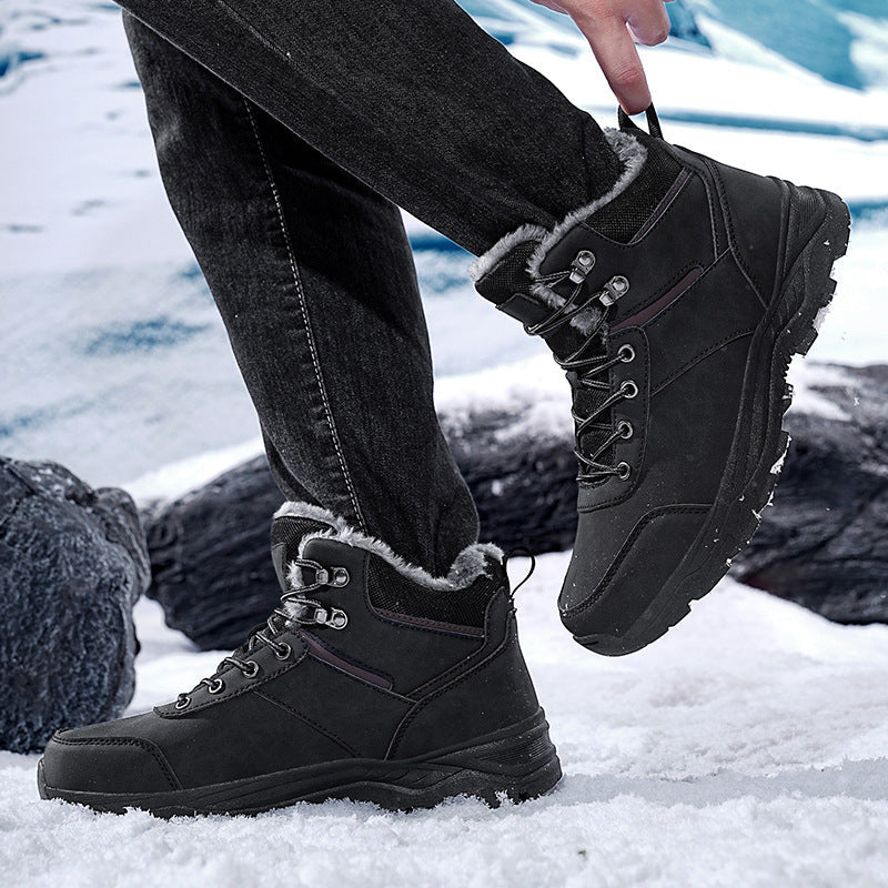 Calçado masculino para neve e frio: botas antiderrapantes, robustas e resistentes, perfeitas para caminhada no inverno.