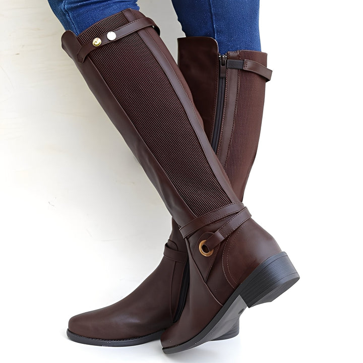Botas femininas robustas clássicas marrons para o inverno. Calçado feminino confortável e durável com estilo casual.