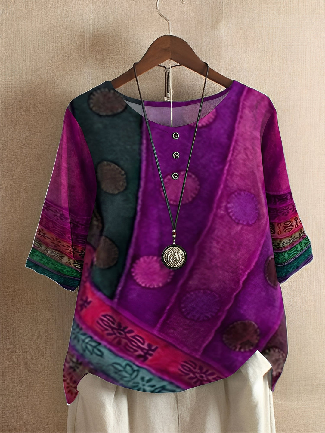 Camisa feminina Hennie estampada, de estilo fluido e blusa solta, ideal para moda casual e conforto no verão.