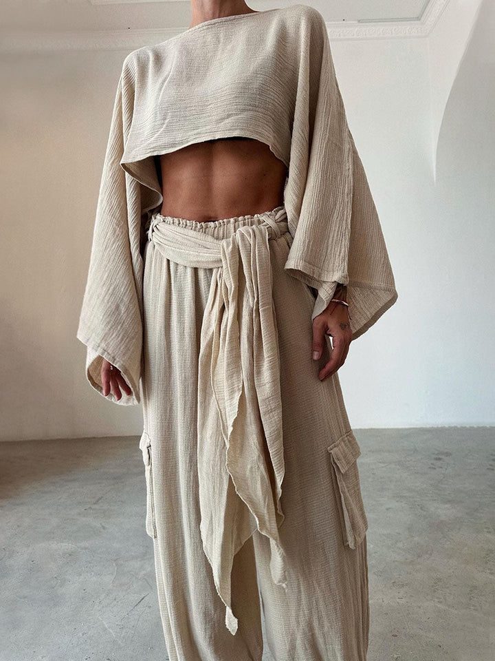 Elegante conjunto de verão feminino Sanna. Cropped e calça cintura alta. Estilo versátil e roupa leve.