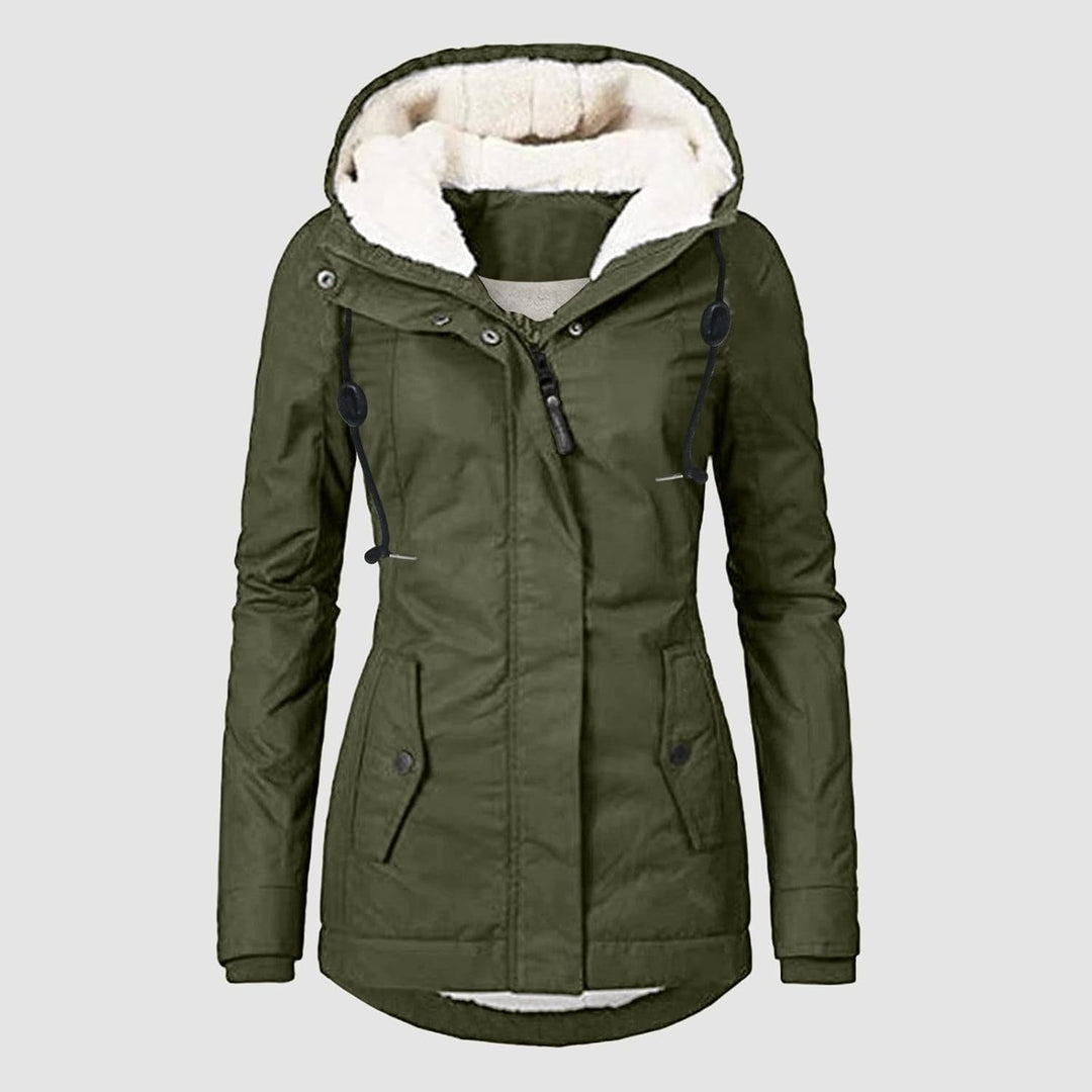Moda inverno: casaco feminino acolchoado e impermeável, com design moderno para estilo e proteção contra o frio.