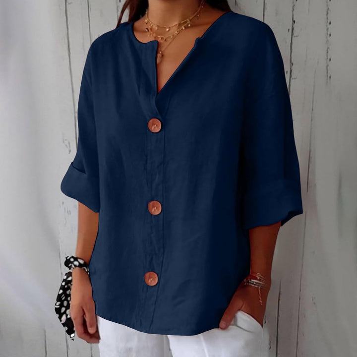 Blusa feminina de primavera-verão, estilo elegante. Roupa leve para o dia a dia, moda e conforto para mulher.