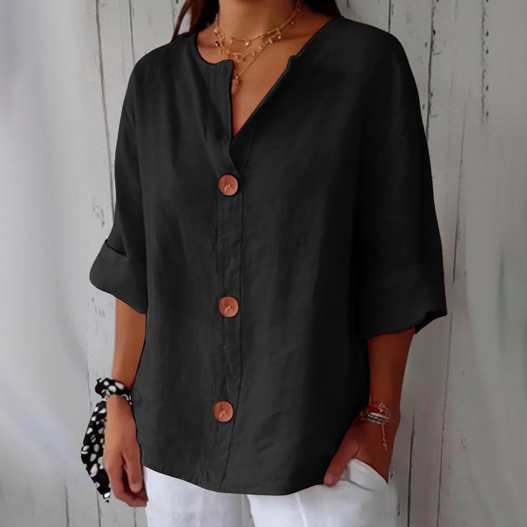 Blusa feminina em tom vibrante, moda verão. Peça leve e elegante para primavera, conforto casual.