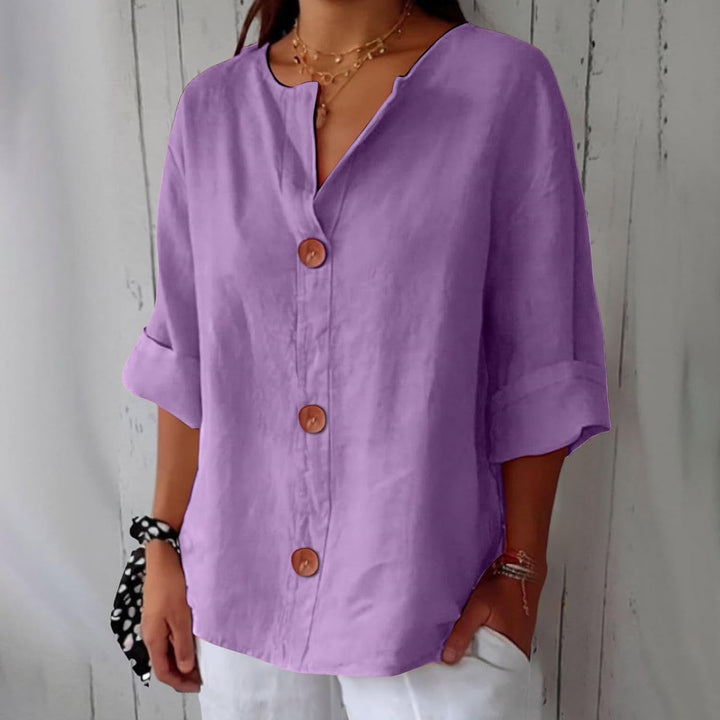 Blusa feminina casual e elegante. Estilo leve para primavera/verão, ideal para moda e conforto no dia a dia.