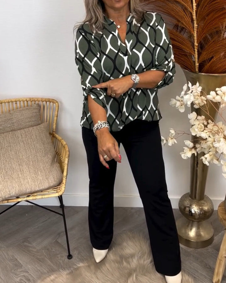 Blusa feminina estampada com mangas longas, estilo casual elegante. Ideal para um look versátil e moderno.
