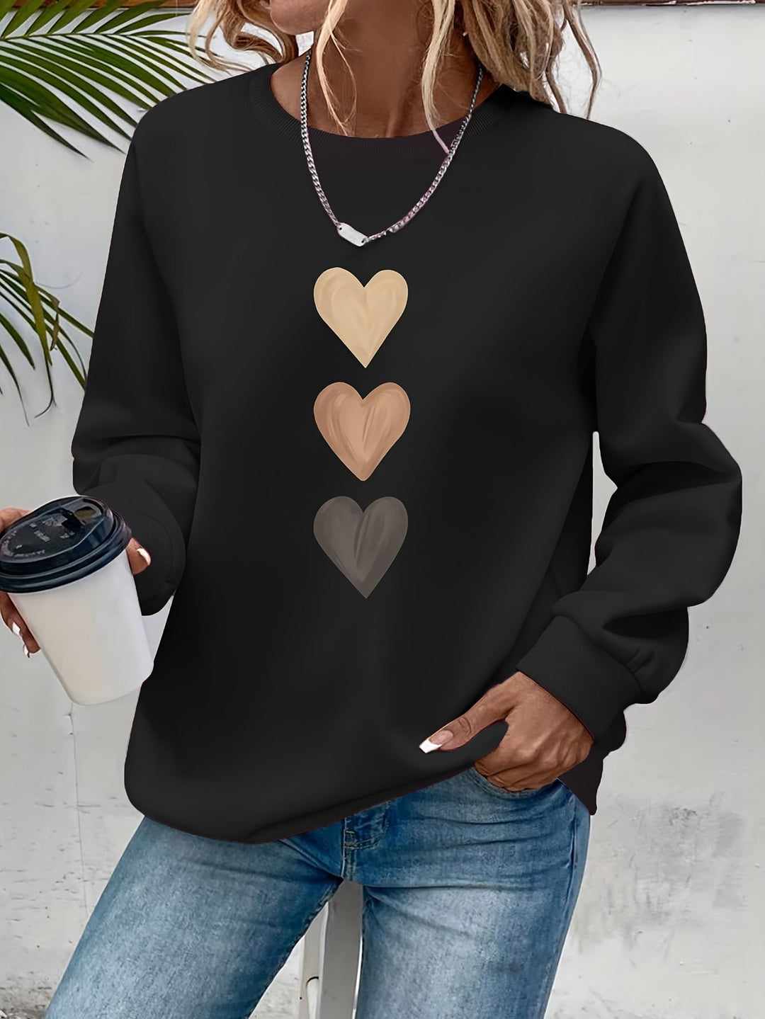 Camisola feminina Amara com corações, estilo e conforto para inverno e outono. Perfeita para looks casuais.