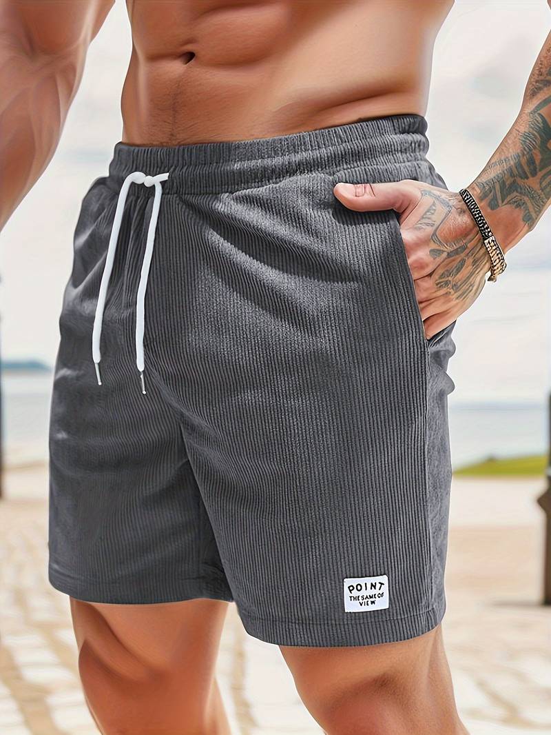 Moda praia masculina: shorts de verão leves, confortáveis e de secagem rápida para dias quentes.