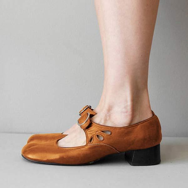 Moda praia: sandálias femininas casuais com fivela ajustável, estilo e conforto para o verão.