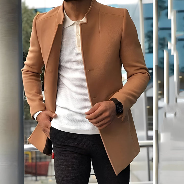 Casaco masculino slim-fit versátil para qualquer ocasião, combinando estilo e conforto na moda outono/inverno.