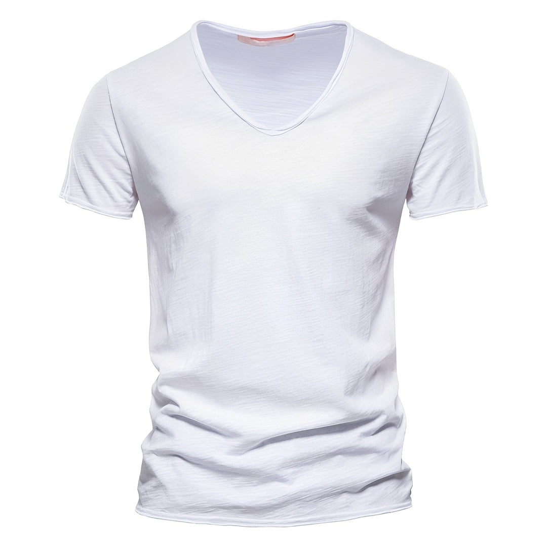 Roupa feminina de verão, camiseta com decote em V para um look casual e elegante no dia a dia.