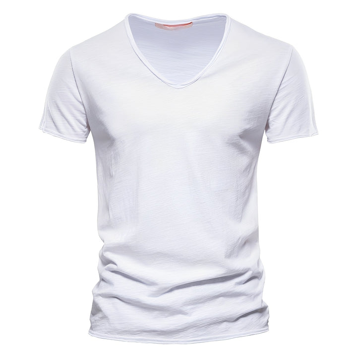 Roupa feminina de verão, camiseta com decote em V para um look casual e elegante no dia a dia.