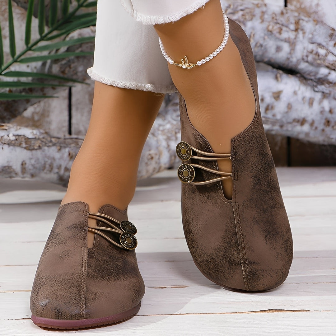 Sapatos femininos modernos e leves para primavera-verão. Calçados flexíveis de moda para conforto diário e estilo casual.