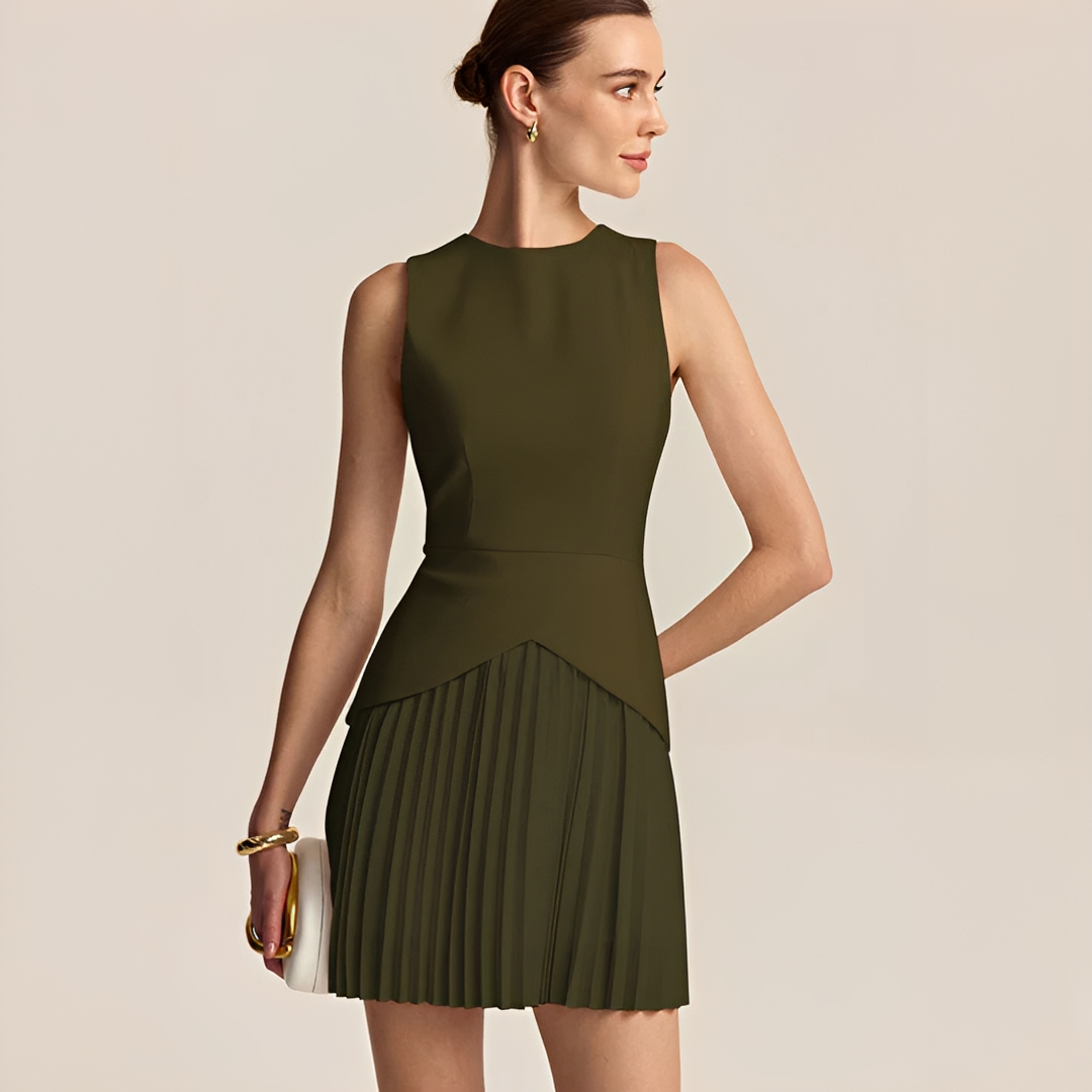 Vestido mini plissado feminino para moda de verão, estilo casual e confortável.