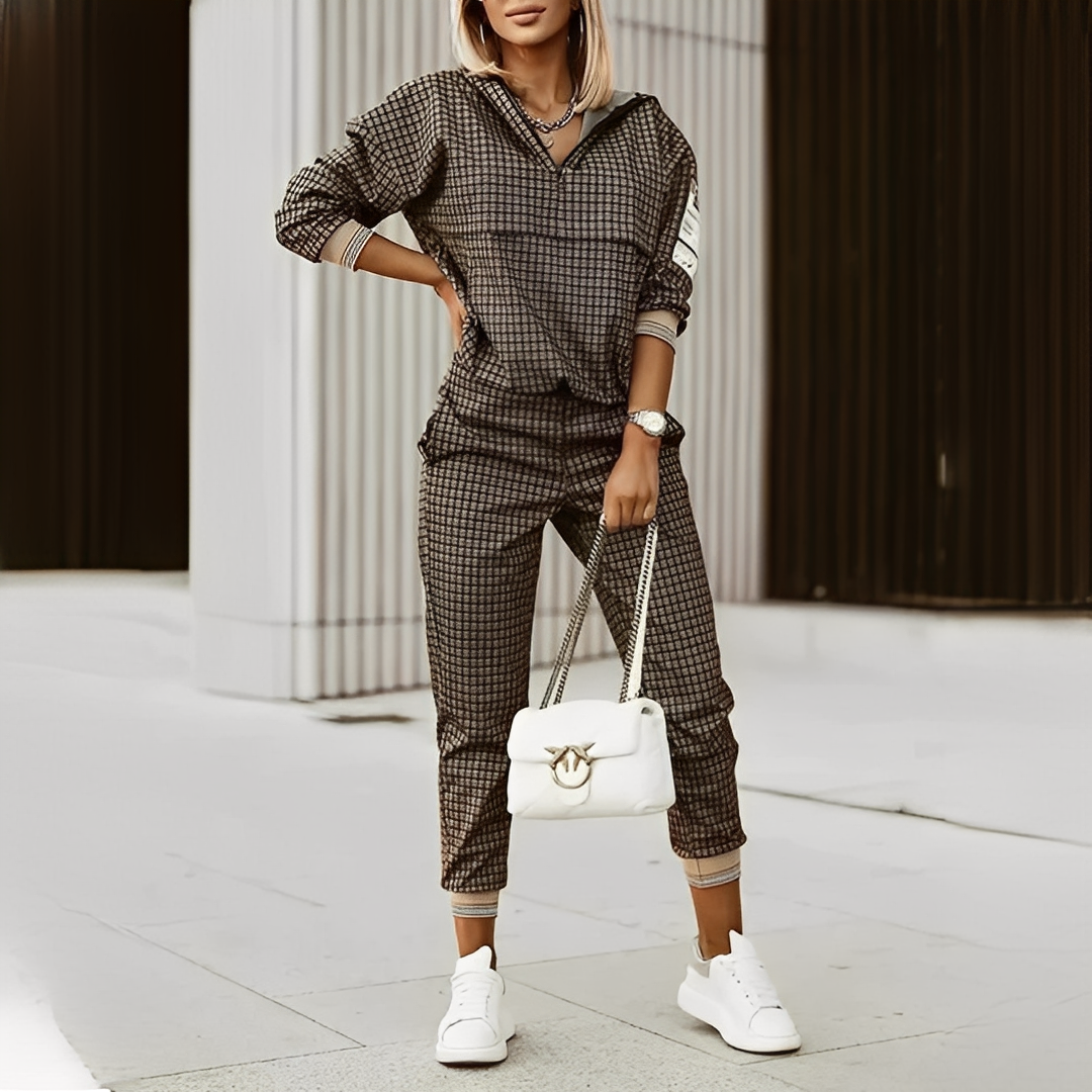 Conjunto feminino casual chic de duas peças, com calça e blusa, para um look moderno.