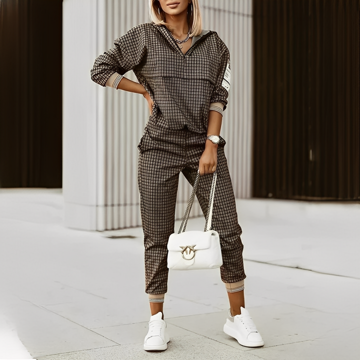 Conjunto feminino casual chic de duas peças, com calça e blusa, para um look moderno.