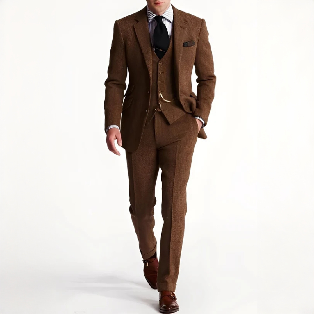Terno masculino formal de três peças para negócios e eventos. Roupa clássica de inverno para homem.