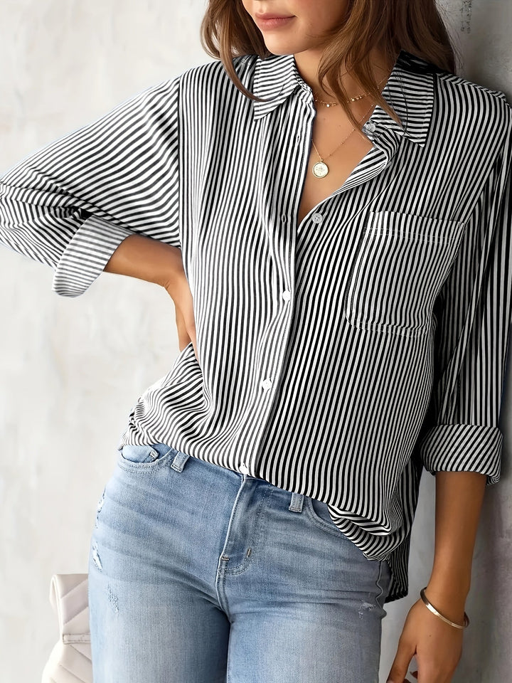 Look diário com camiseta feminina listrada de manga longa. Peça casual e atemporal para a primavera/verão.