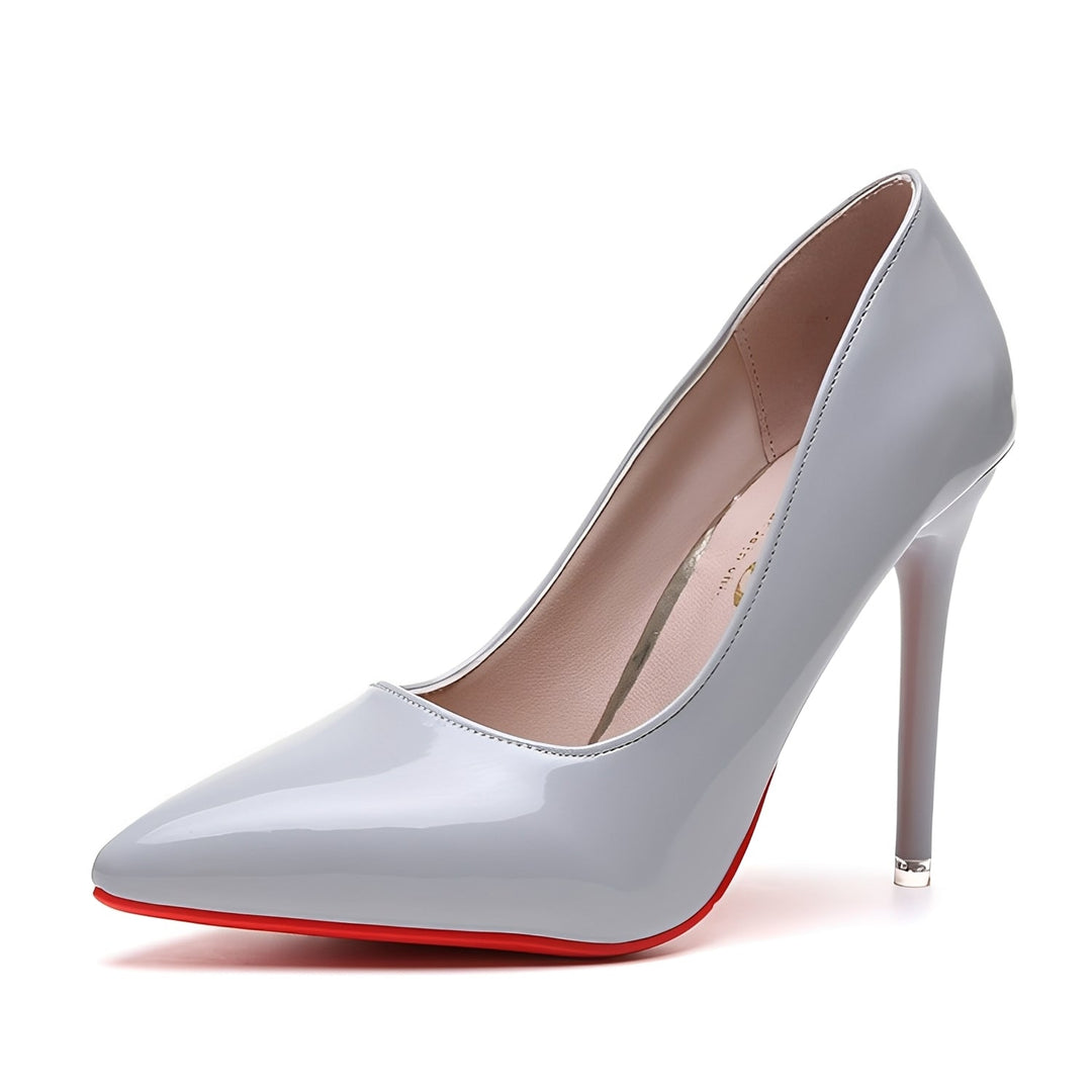 Sapatos femininos de plataforma com bico fino, salto alto. Design elegante para ocasiões especiais.