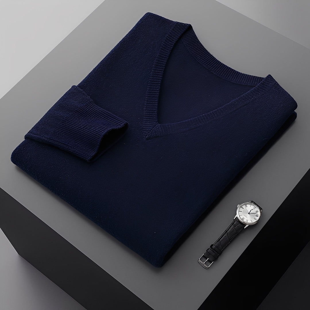 Suéter masculino Myron decote V, ideal para compor um look social ou casual elegante e moderno.