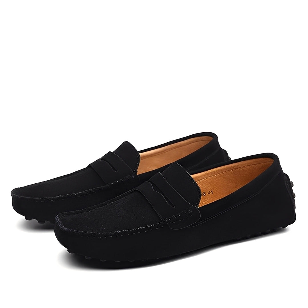 Sapatos mocassins masculinos, design atemporal para conforto e elegância duradoura, um clássico indispensável da moda.