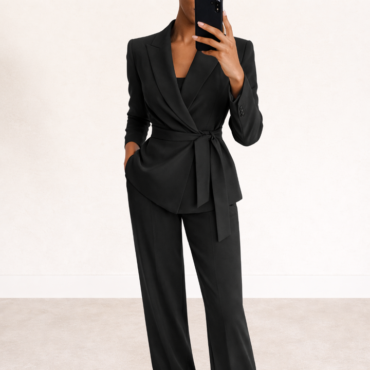 Fato feminino bege de duas peças. Blazer e calças largas para um look elegante e versátil, adequado para eventos formais e trabalho.