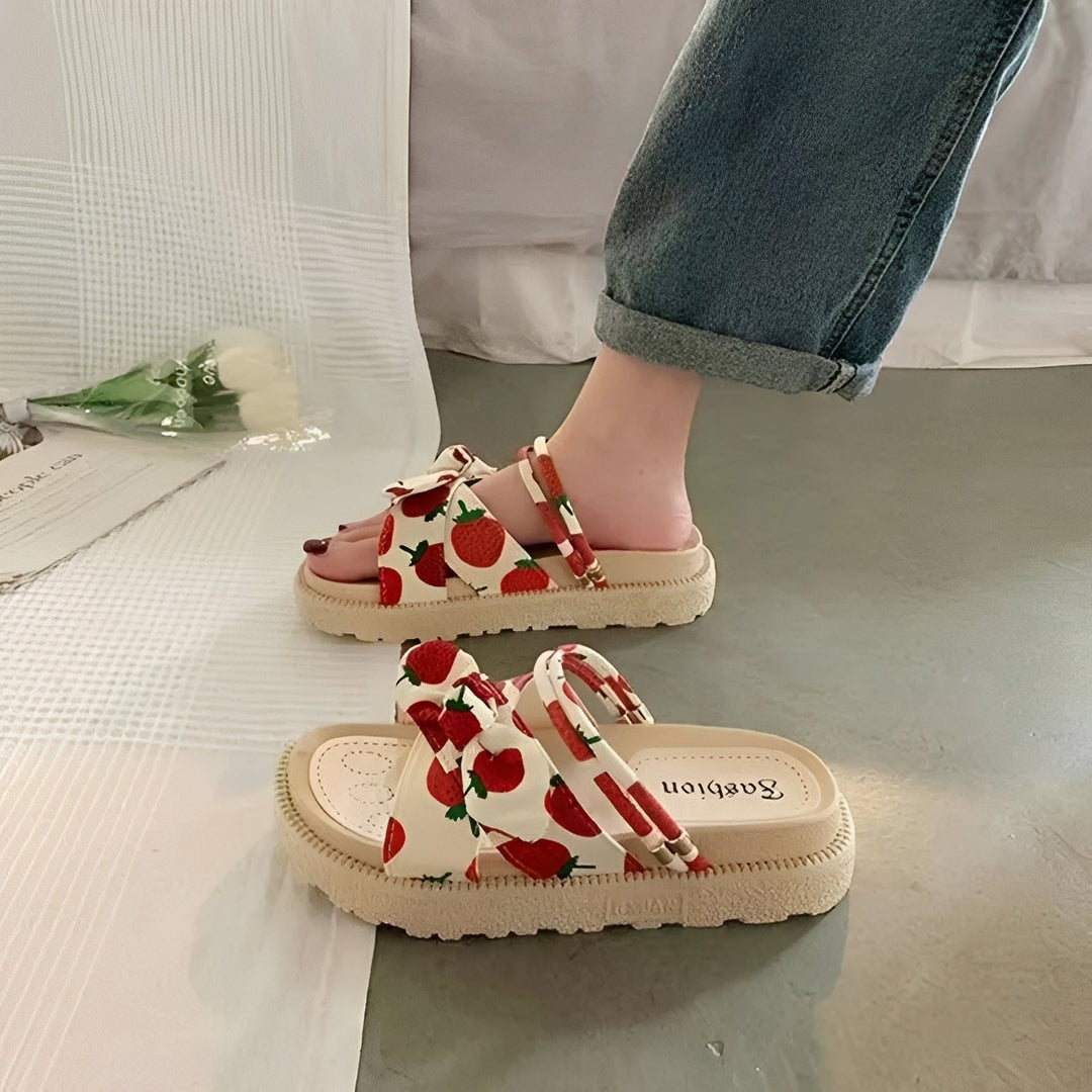 Par de sandálias femininas Sammy, sinônimo de conforto e estilo. Indispensável para o verão e moda feminina.