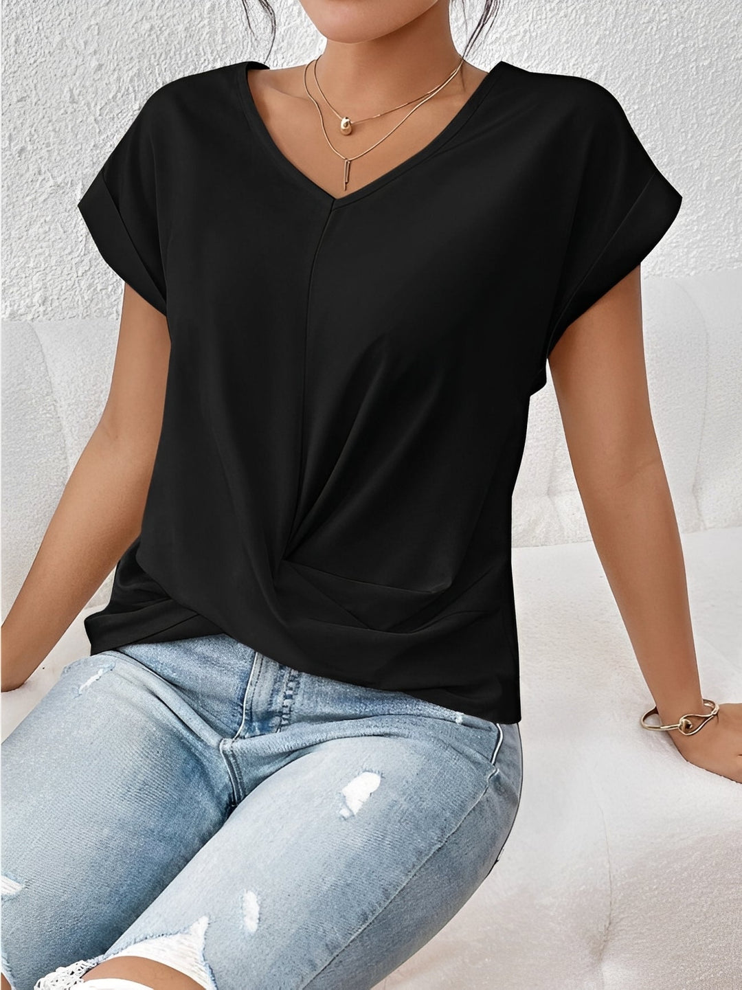 Camiseta feminina casual de decote V, perfeita para o verão, estilo versátil e confortável.