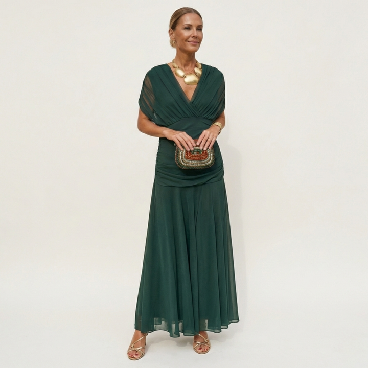 Vestido longo feminino elegante com decote V profundo, cintura marcada, tecido fluido, para festas.