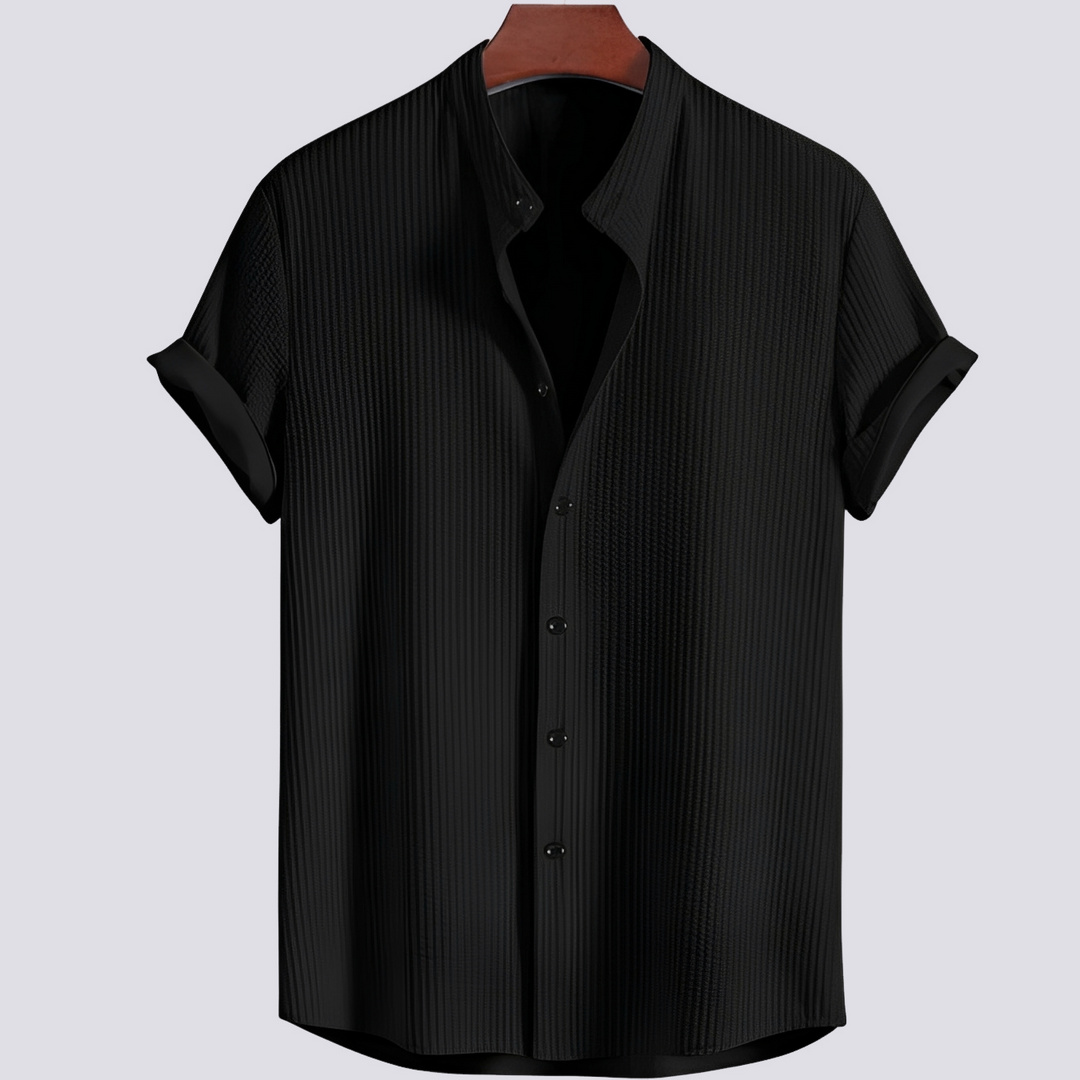 Camisa masculina canelada para conforto diário. Design folgado, perfeito como roupa casual de verão.