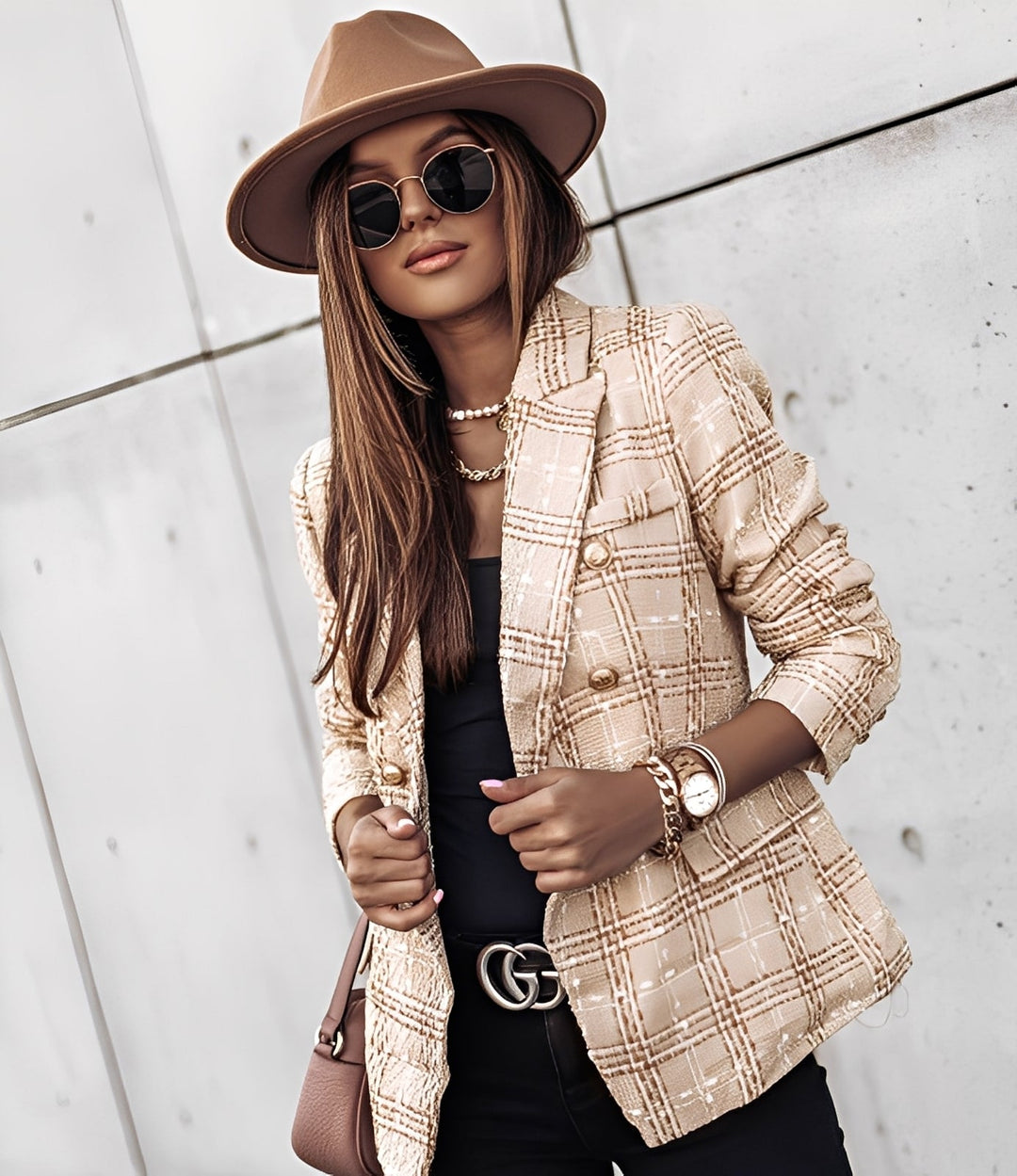 Blazer feminino xadrez justo, elegante e moderno para outono/inverno. Ideal para estilo casual chic e roupa social.