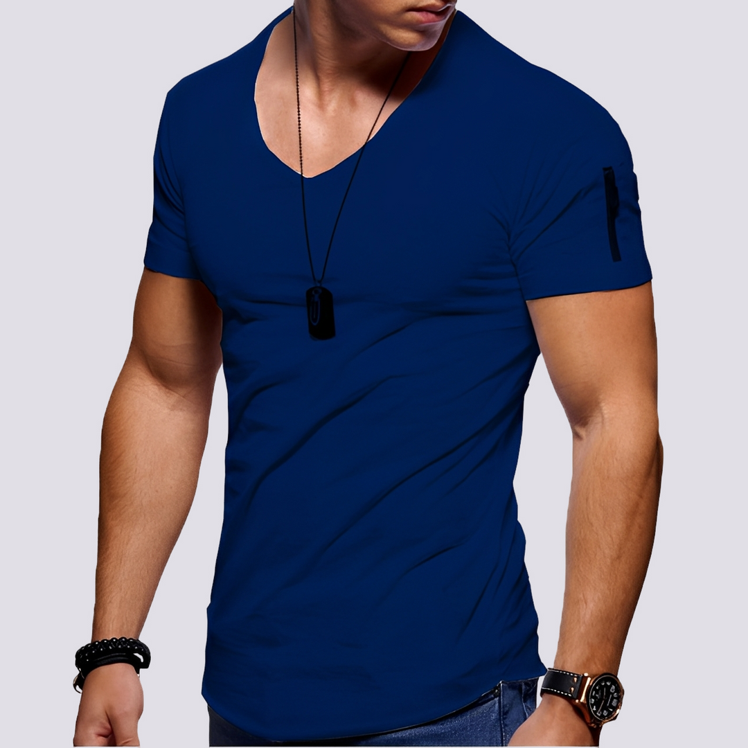 Básica e estilosa camiseta masculina slim fit com decote em V, perfeita para looks casuais e modernos de verão.