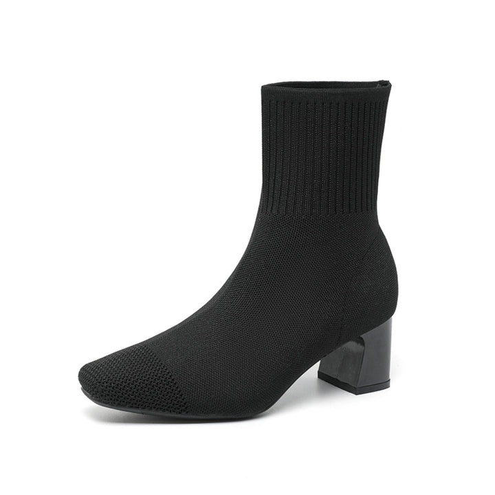 Botas femininas aquecidas para o inverno, com salto e solado antiderrapante, oferecendo conforto e segurança.