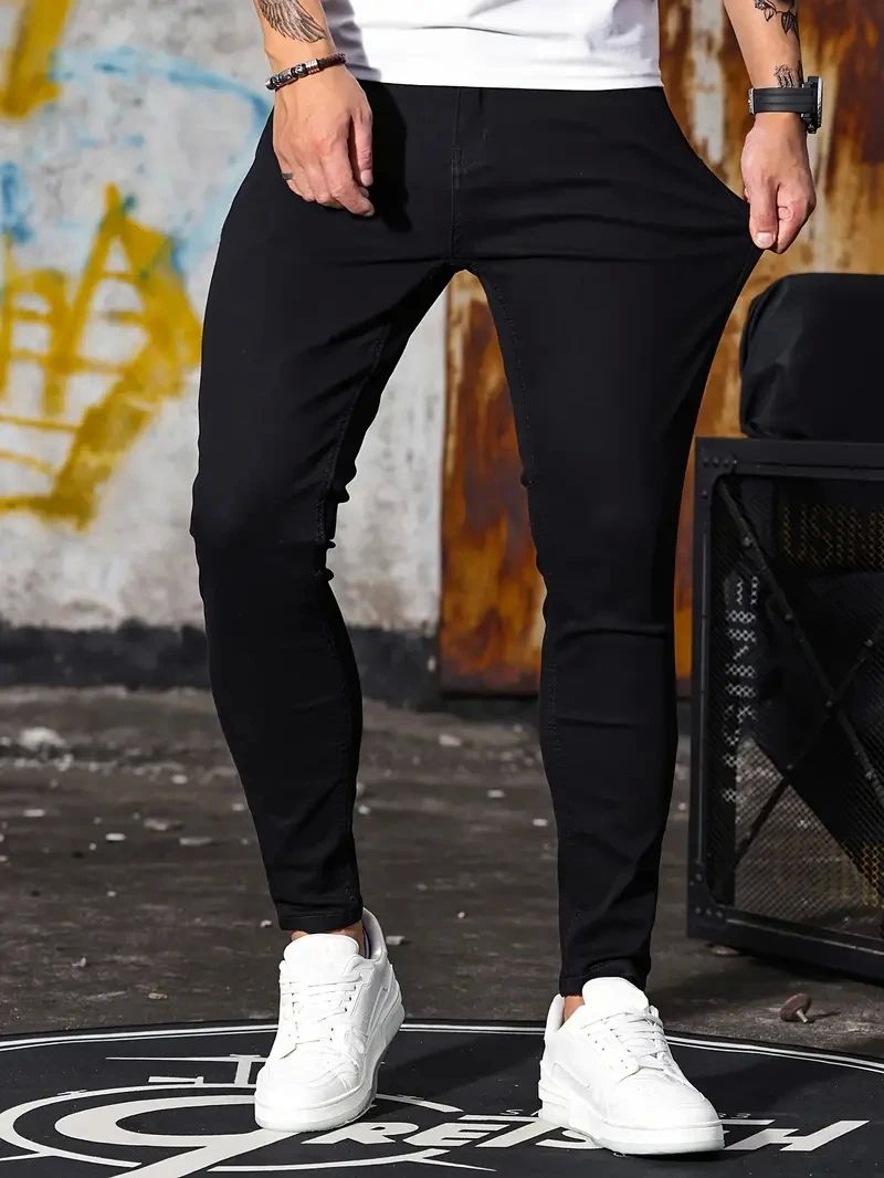 Roupa masculina: jeans skinny preto slim fit. Calça jeans masculina para um look casual moderno e confortável.