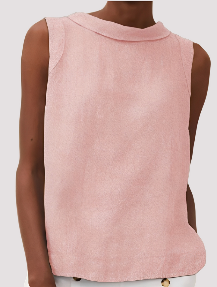 Blusa feminina leve sem mangas, proporcionando conforto ideal para dias quentes de verão. Roupa casual e moderna.