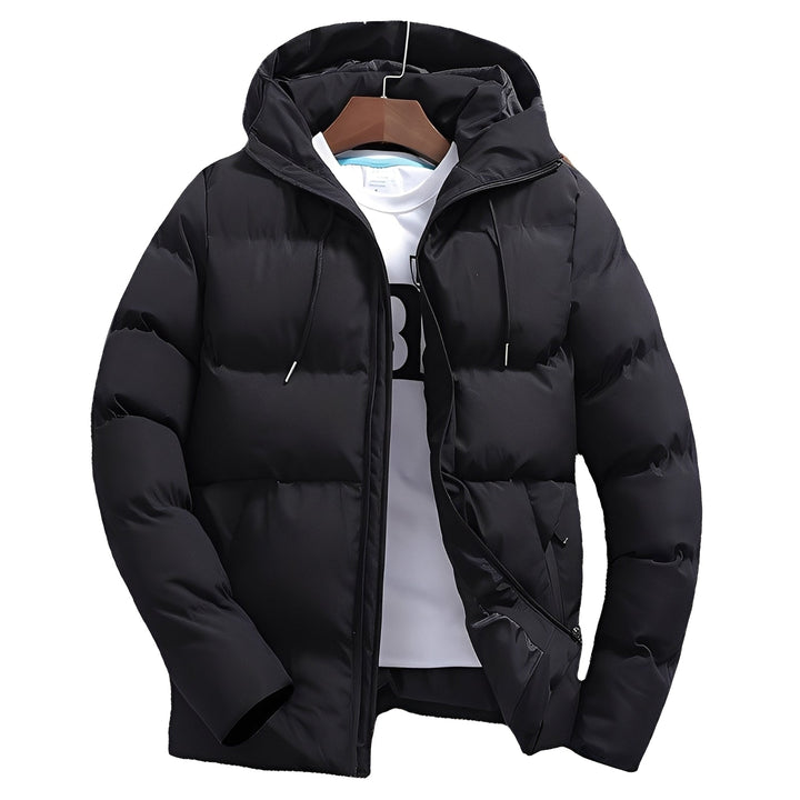 Roupa homem: jaqueta acolchoada com capuz. Proteção e estilo casual para dias frios. Ideal para outono e inverno.