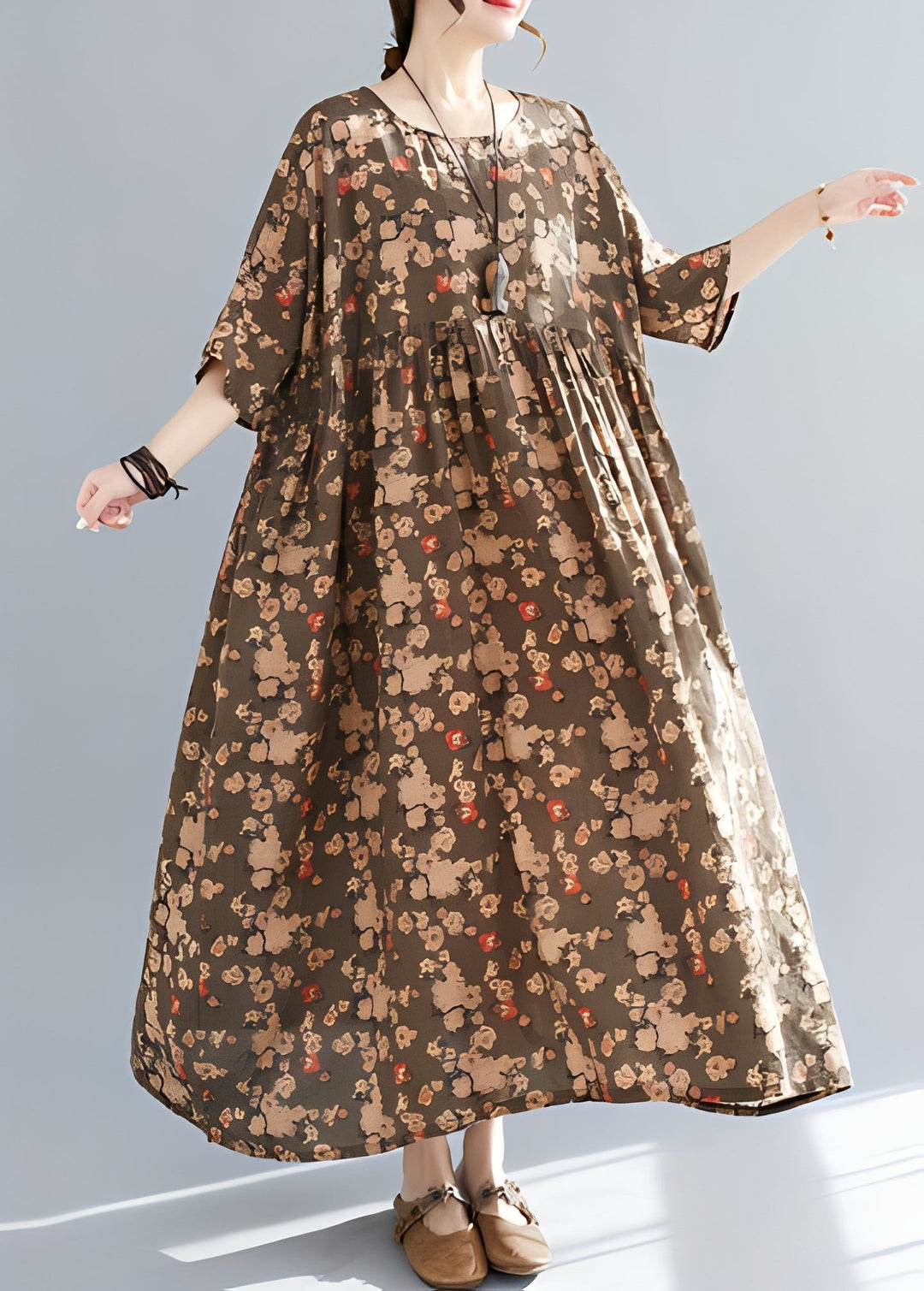 Vestido feminino estampado solto Mariam com bolsos e decote redondo, moda casual e elegante para o verão.