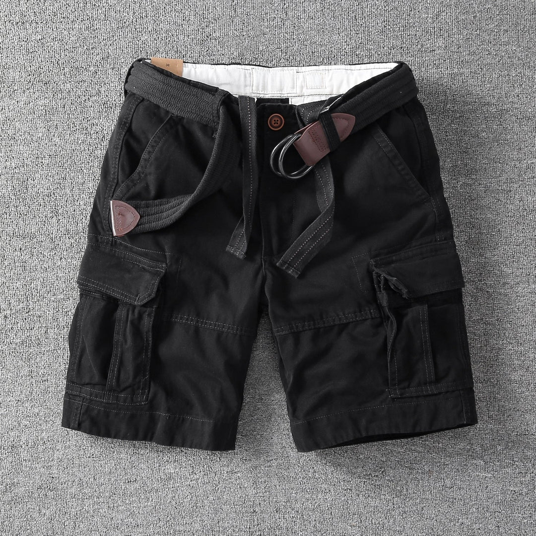 Bermuda cargo masculina clássica para o verão, com design confortável e bolsos funcionais. Essencial na moda casual.