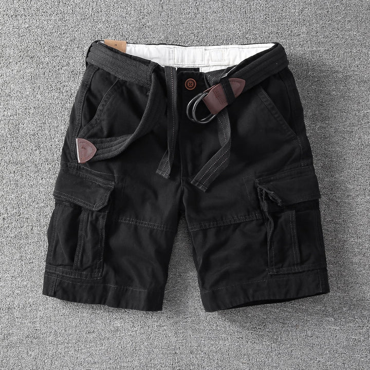 Bermuda cargo masculina clássica para o verão, com design confortável e bolsos funcionais. Essencial na moda casual.
